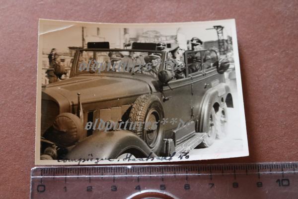 old photo - Adolf Hitler with his entourage in his Mercedes W31 in Compiègne France